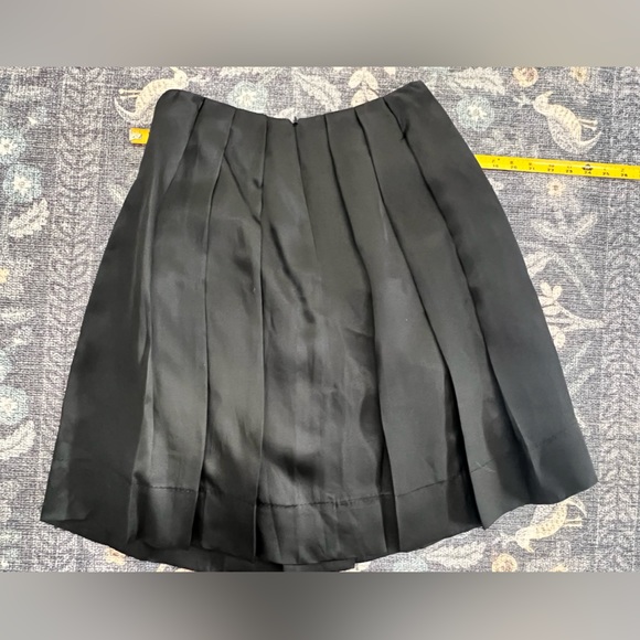 Kay Unger pleated black silk skirt - Picture 4 of 7